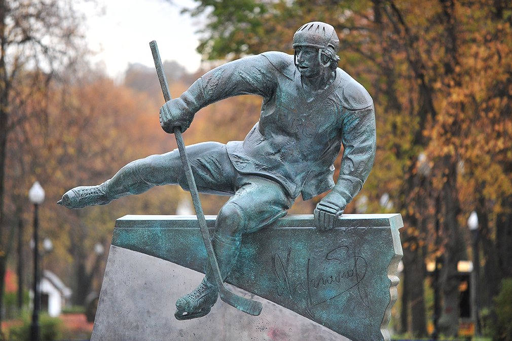 Valery Jarlamov, escultura de Alexander Rukavishnikov