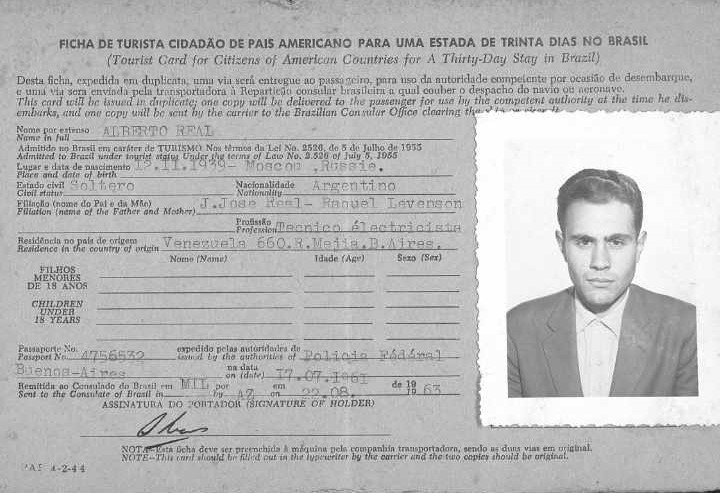 Ficha de entrada como turista en Brasil de Alberto Real (Fotografía proporcionada por Gabriela Cladera)