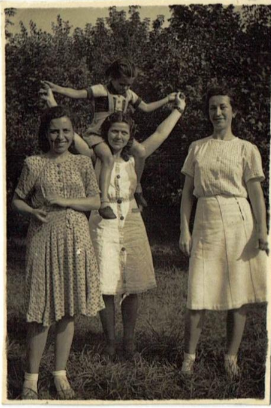 Carmen Solero y compañeras